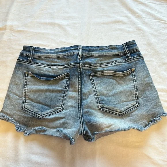 Design Lab Distressed Denim Jean Shorts - Picture 7 of 9